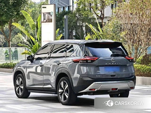 Nissan Qijun 2022 Темно-серый из Китая, фото 2