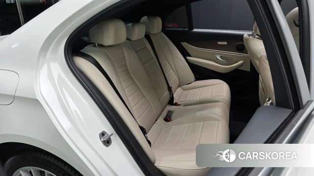 Mercedes-Benz E-Class W213 2023 Белый из Кореи, фото 2