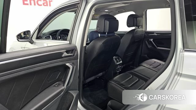 Volkswagen Tiguan second Generation 2022 Серебряный из Кореи, фото 2