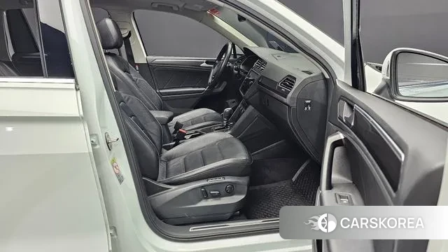 Volkswagen Tiguan second Generation 2018 Белый из Кореи, фото 2