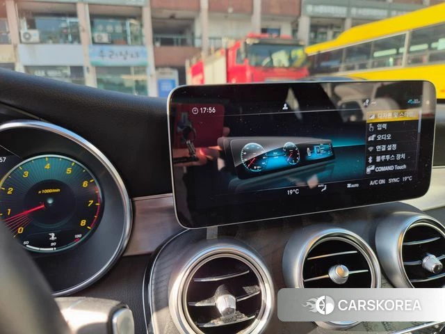 Mercedes-Benz C-Class W205 2021 Белый из Кореи, фото 2