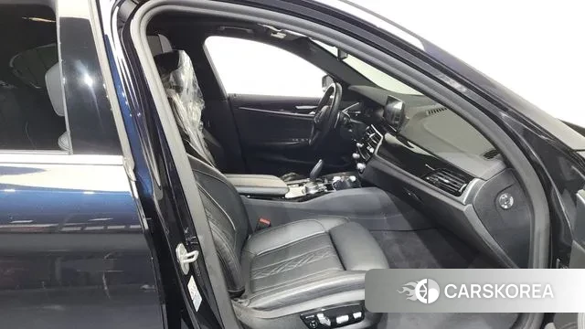 BMW 5 Series (G30) 2020 Черный из Кореи, фото 2