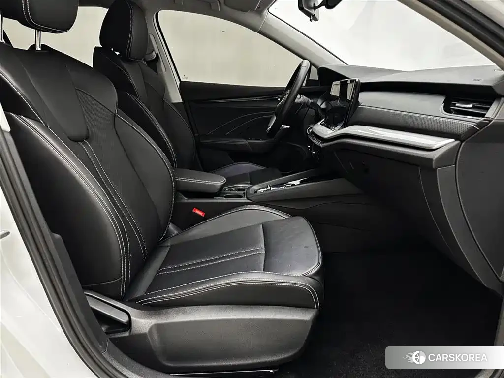 Skoda Octavia 2024 Белый из Китая, фото 2