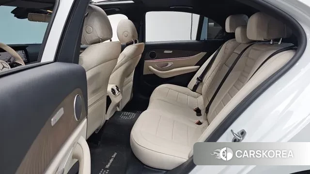 Mercedes-Benz E-Class W213 2022 Белый из Кореи, фото 2