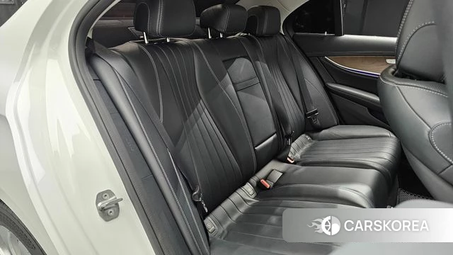 Mercedes-Benz E-Class W213 2018 Белый из Кореи, фото 2