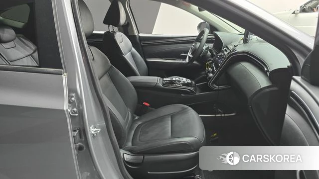 Hyundai Tucson (NX4) 2022 Серебристо-серый из Кореи, фото 2