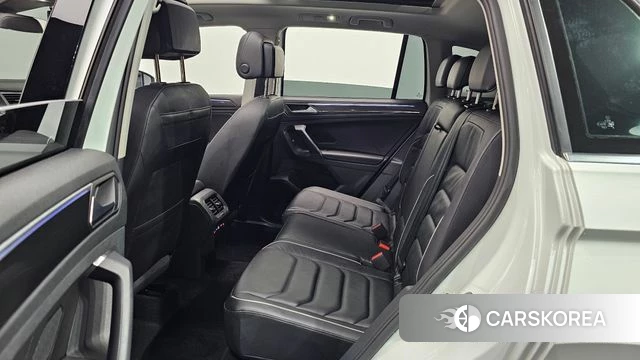 Volkswagen Tiguan second Generation 2023 Белый из Кореи, фото 2