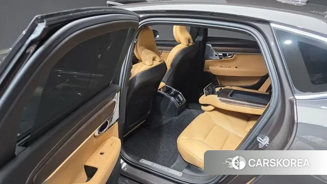 Volvo S90 2023 Серый из Кореи, фото 2