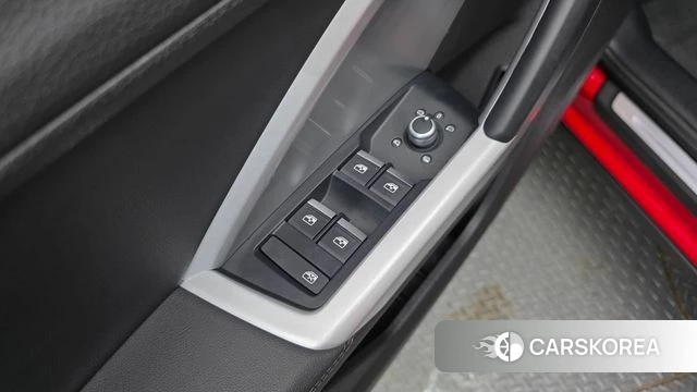 Audi Q3 (F3) 2022 Красный из Кореи, фото 2