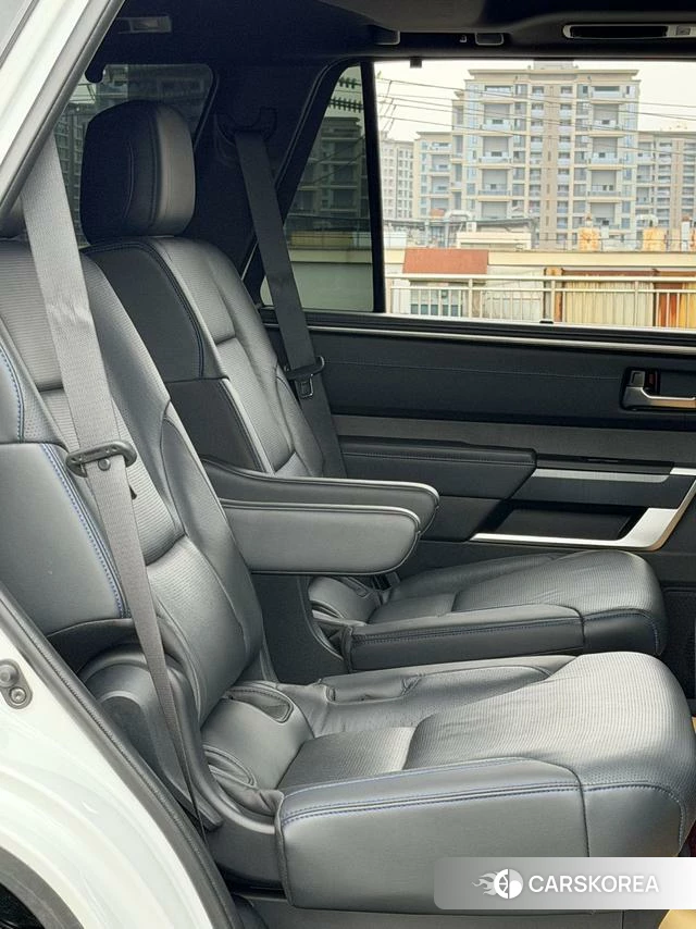 Toyota Sequoia 2023 Белый из Китая, фото 2
