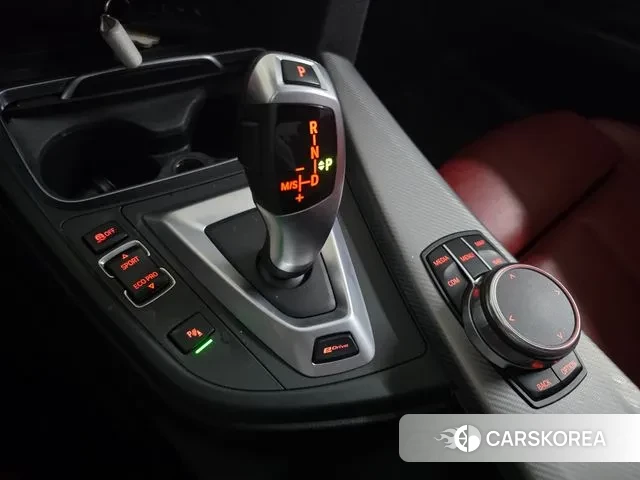 BMW 3 Series (F30) 2018 Белый из Кореи, фото 2