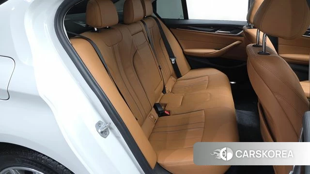 BMW 5 Series (G30) 2019 Белый из Кореи, фото 2