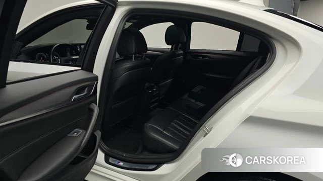 BMW 5 Series (G30) 2018 Белый из Кореи, фото 2