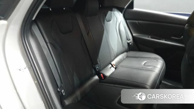 Hyundai Avante Hybrid (CN7) 2022 Серебристо-серый из Кореи, фото 2