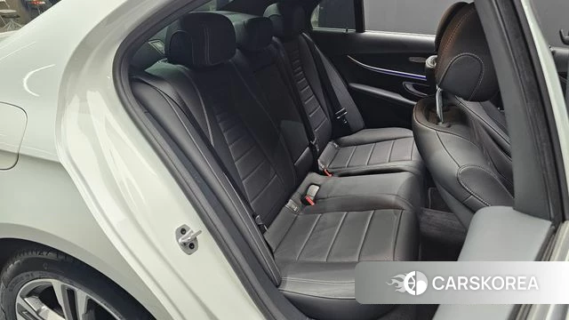 Mercedes-Benz E-Class W213 2023 Белый из Кореи, фото 2