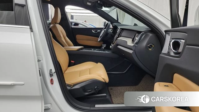Volvo XC60 second Generation 2018 Белый из Кореи, фото 2