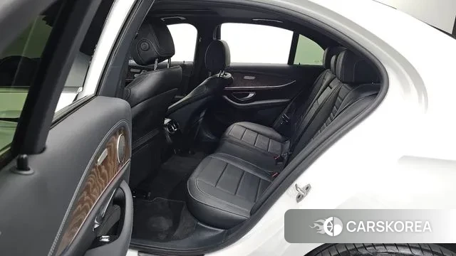 Mercedes-Benz E-Class W213 2023 Белый из Кореи, фото 2