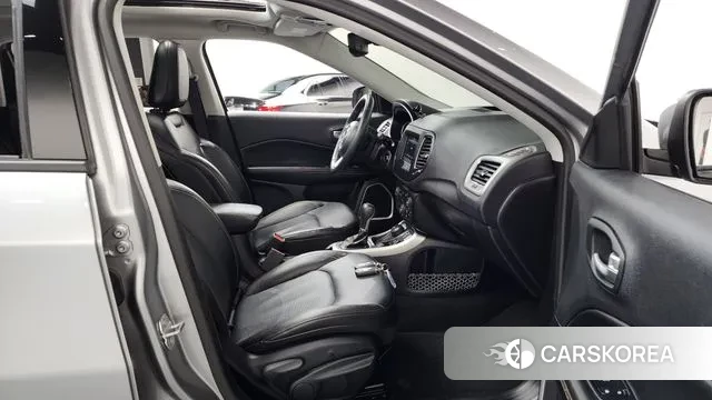 Jeep Compass 2nd Generation 2018 Серебряный из Кореи, фото 2