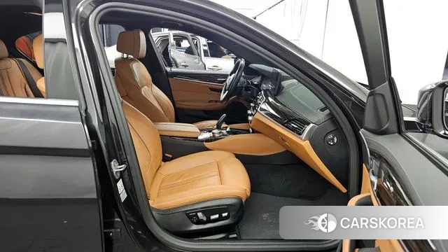 BMW 5 Series (G30) 2020 Серый из Кореи, фото 2