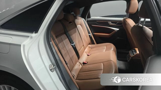 Audi A6 (C8) 2021 Белый из Кореи, фото 2