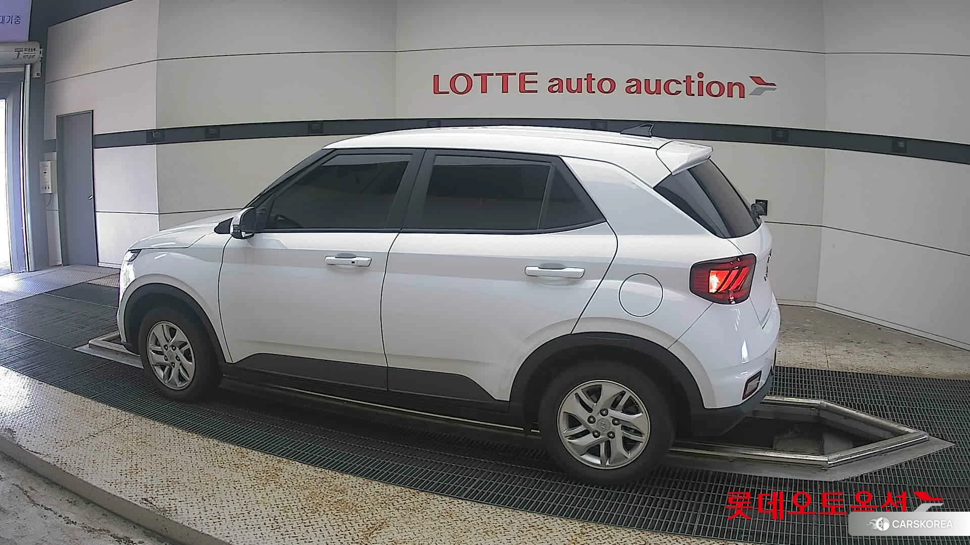 Hyundai Venue 2022 Белый из Кореи, фото 2
