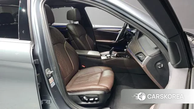 BMW 5 Series (G30) 2020 Серебристо-серый из Кореи, фото 2