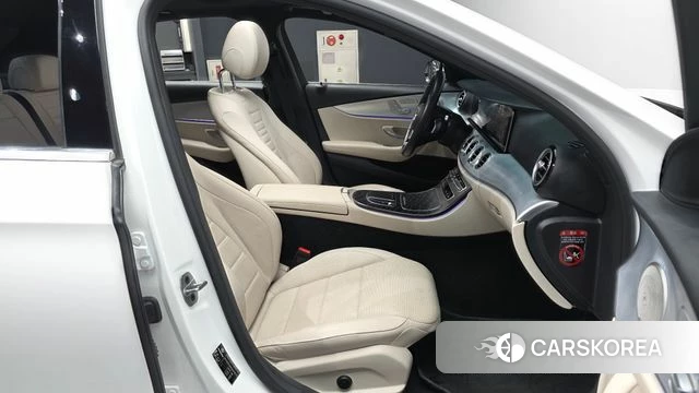 Mercedes-Benz E-Class W213 2021 Белый из Кореи, фото 2