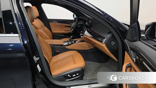 BMW 5 Series (G30) 2021 Черный из Кореи, фото 2