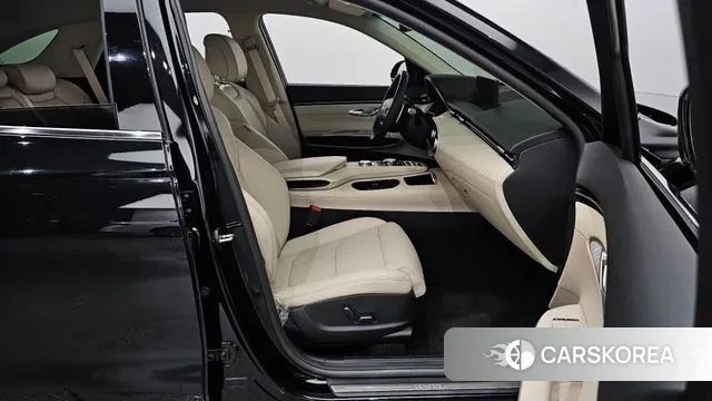 Genesis GV70 2023 Черный из Кореи, фото 2