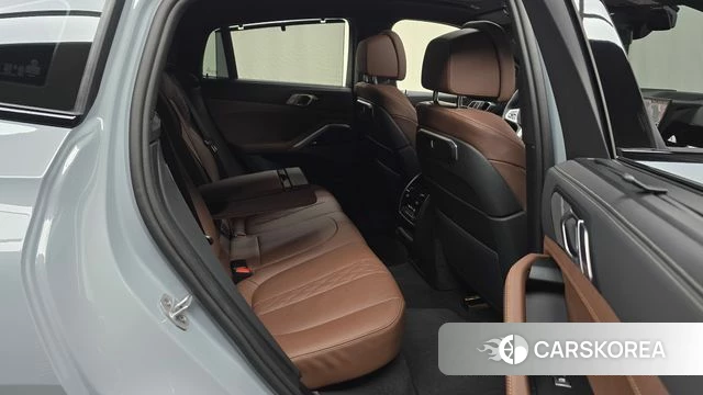 BMW X6 (G06) 2025 Светло-серебряный цвет из Кореи, фото 2