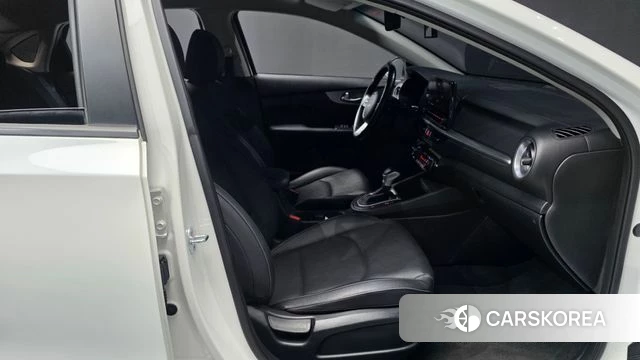 Kia The New K3 2nd generation 2022 Белый из Кореи, фото 2