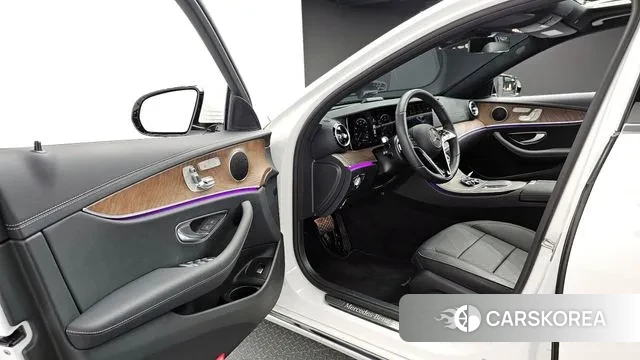 Mercedes-Benz E-Class W213 2023 Белый из Кореи, фото 2