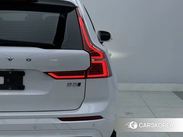 Volvo XC60 2022 Белый из Китая, фото 2