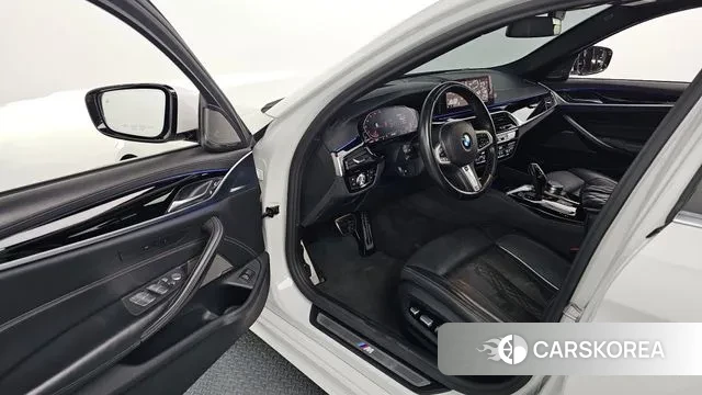 BMW 5 Series (G30) 2020 Белый из Кореи, фото 2