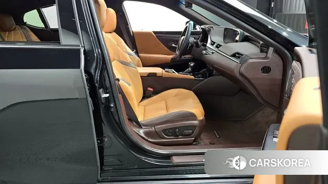 Lexus ES300h 7th generation 2020 Черный из Кореи, фото 2