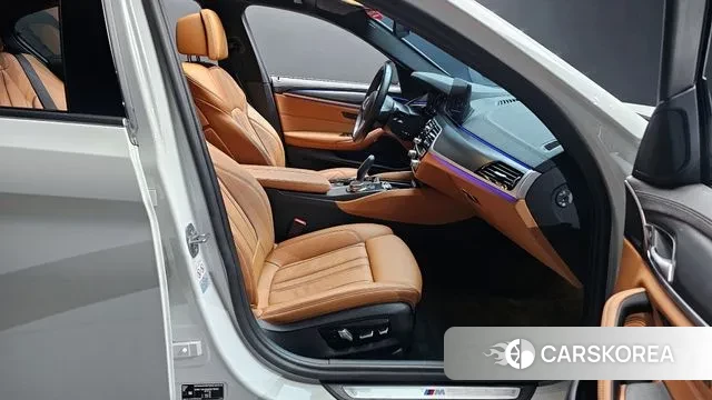 BMW 5 Series (G30) 2022 Белый из Кореи, фото 2