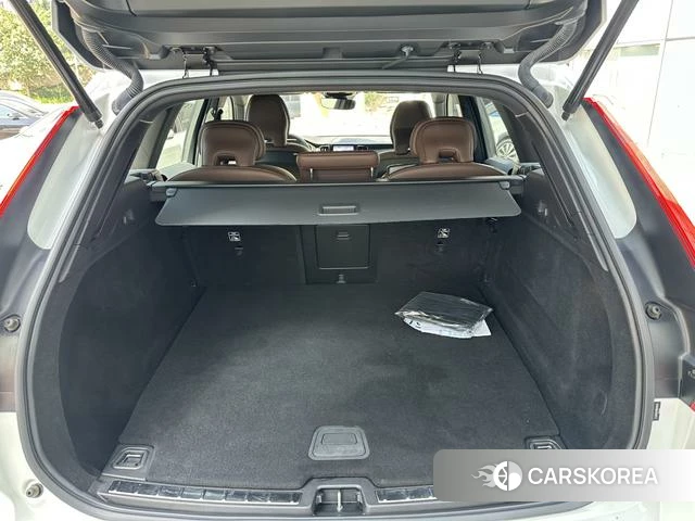 Volvo XC60 PHEV 2023 Белый из Китая, фото 2
