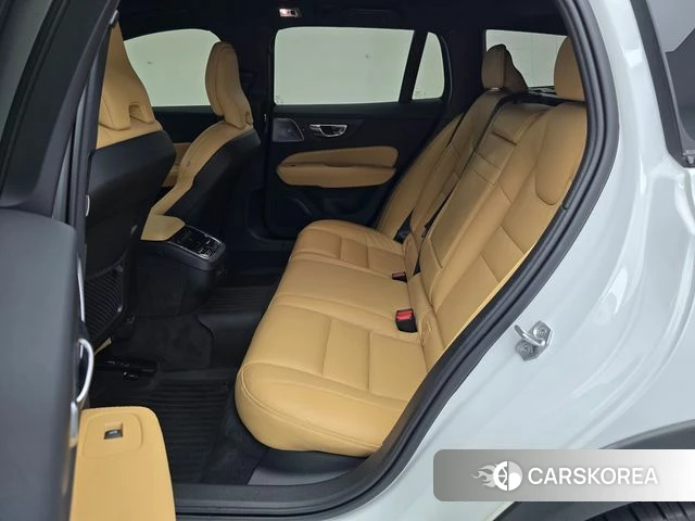 Volvo V60 Cross-Country 2nd Generation 2021 Белый из Кореи, фото 2