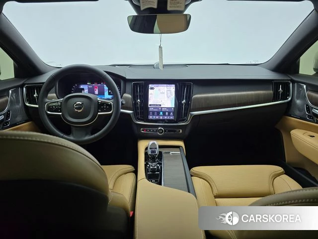 Volvo V90 Cross-Country 2024 Белый из Кореи, фото 2