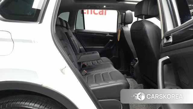 Volkswagen Tiguan second Generation 2022 Белый из Кореи, фото 2