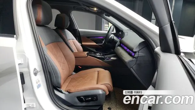 BMW 5 Series (G60) id 2489453 из Кореи 2