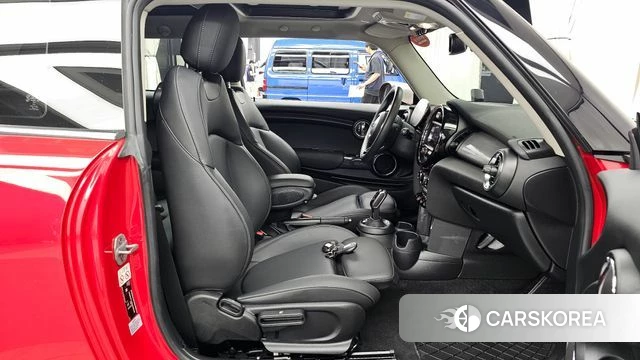 Mini Cooper 2021 Красный из Кореи, фото 2