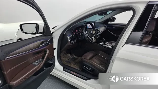 BMW 5 Series (G30) 2020 Белый из Кореи, фото 2