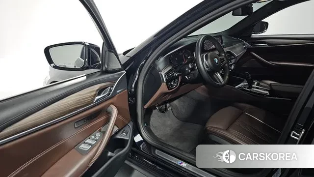 BMW 5 Series (G30) 2020 Черный из Кореи, фото 2