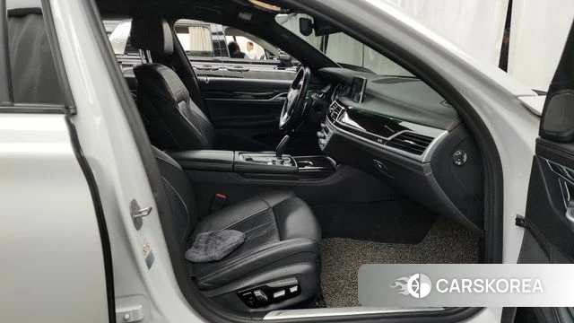 BMW 7 Series (G11) 2018 Белый из Кореи, фото 2