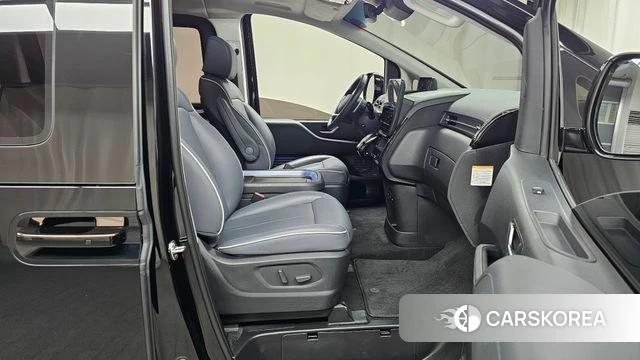 Hyundai Staria 2024 Черный из Кореи, фото 2