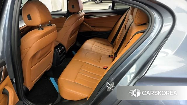 BMW 5 Series (G30) 2018 Серебристо-серый из Кореи, фото 2