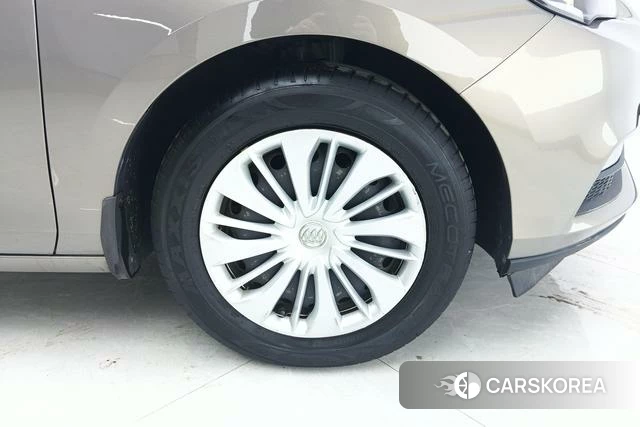 Buick Excelle 2019 Желтый из Китая, фото 2