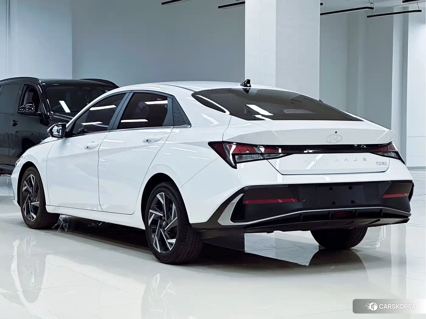 Hyundai Elantra 2024 Белый из Китая, фото 2