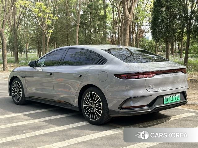 BYD Han DM 2025 Серебристо-серый из Китая, фото 2